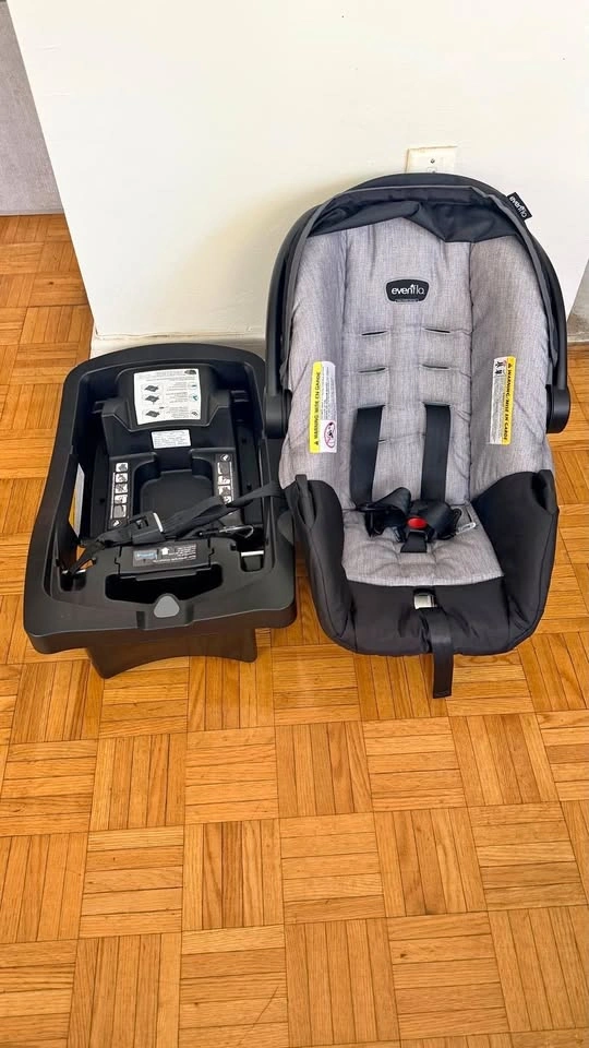Evenflo infant car seat + Universal winter car seat cover