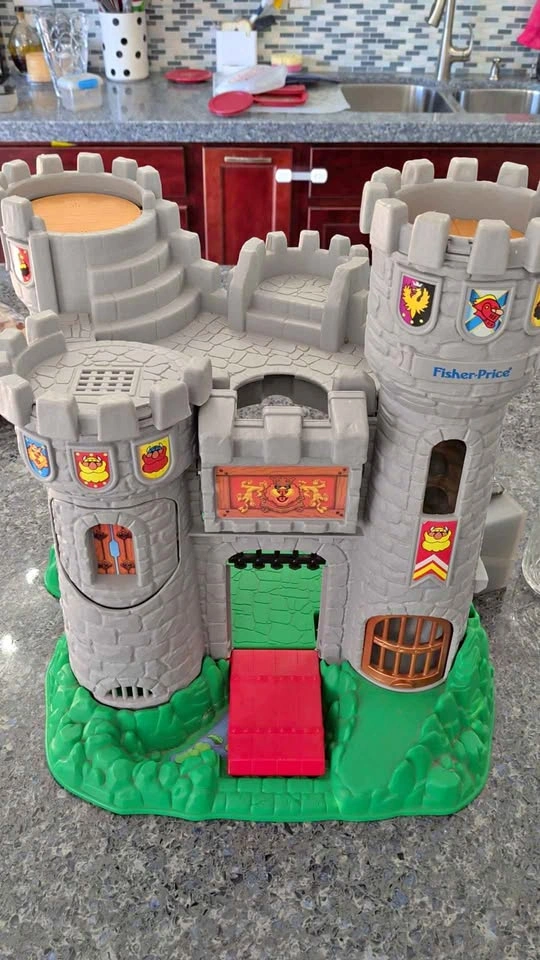 Fisher-Price Great Adventures Castle - Missing parts