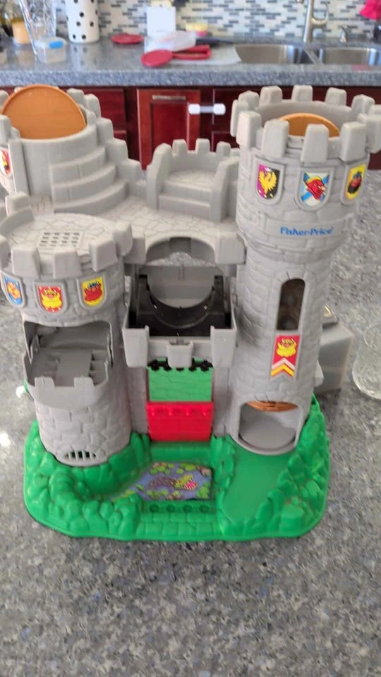 Fisher-Price Great Adventures Castle - Missing parts - photo 2