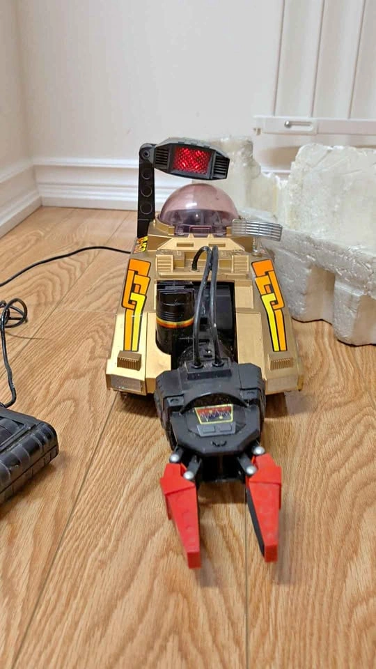 Vintage Tomy Big Grabber Space Robot