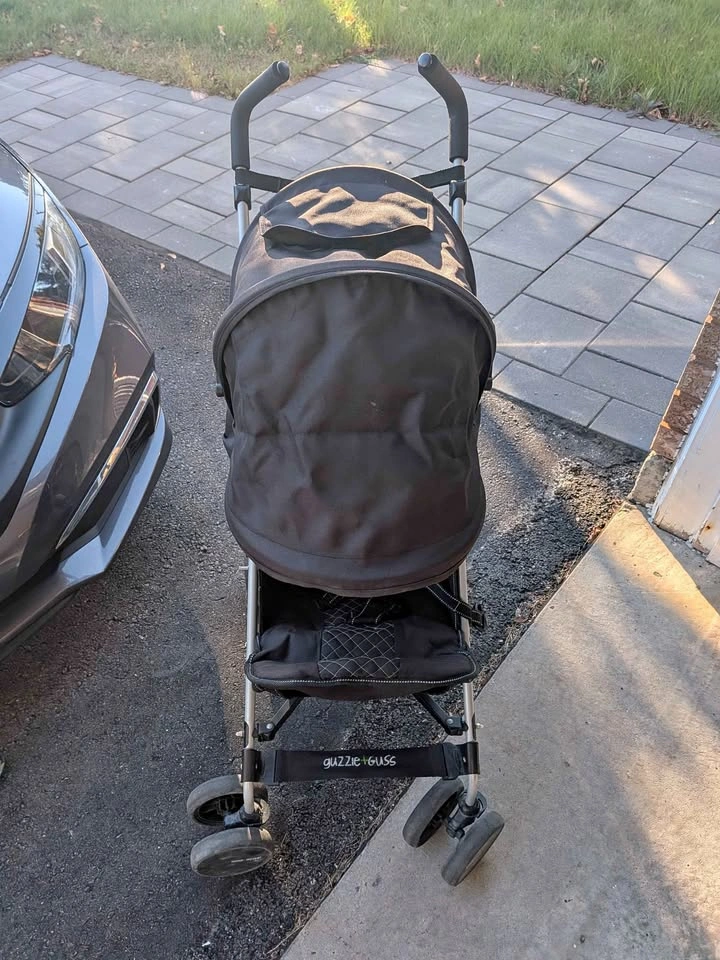 guzzie+Guss G+G 103 Umbrella Stroller