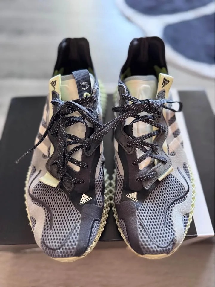 adidas Consortium Runner 4D V2 Size US 9 image indicator(2)