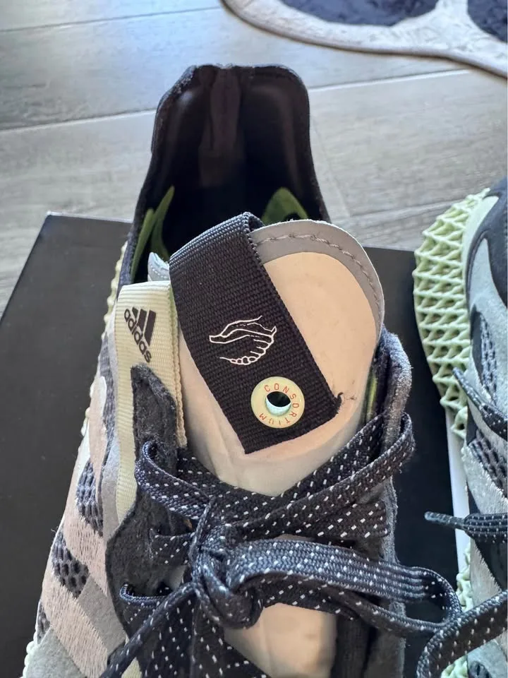 adidas Consortium Runner 4D V2 Size US 9 image indicator(4)