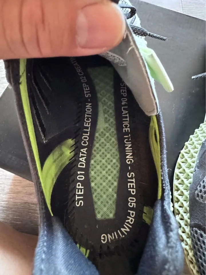 adidas Consortium Runner 4D V2 Size US 9 image indicator(7)