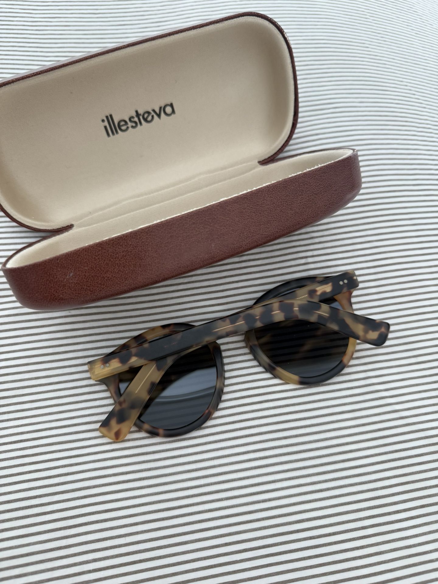 Illesteva Sunglasses - photo 3