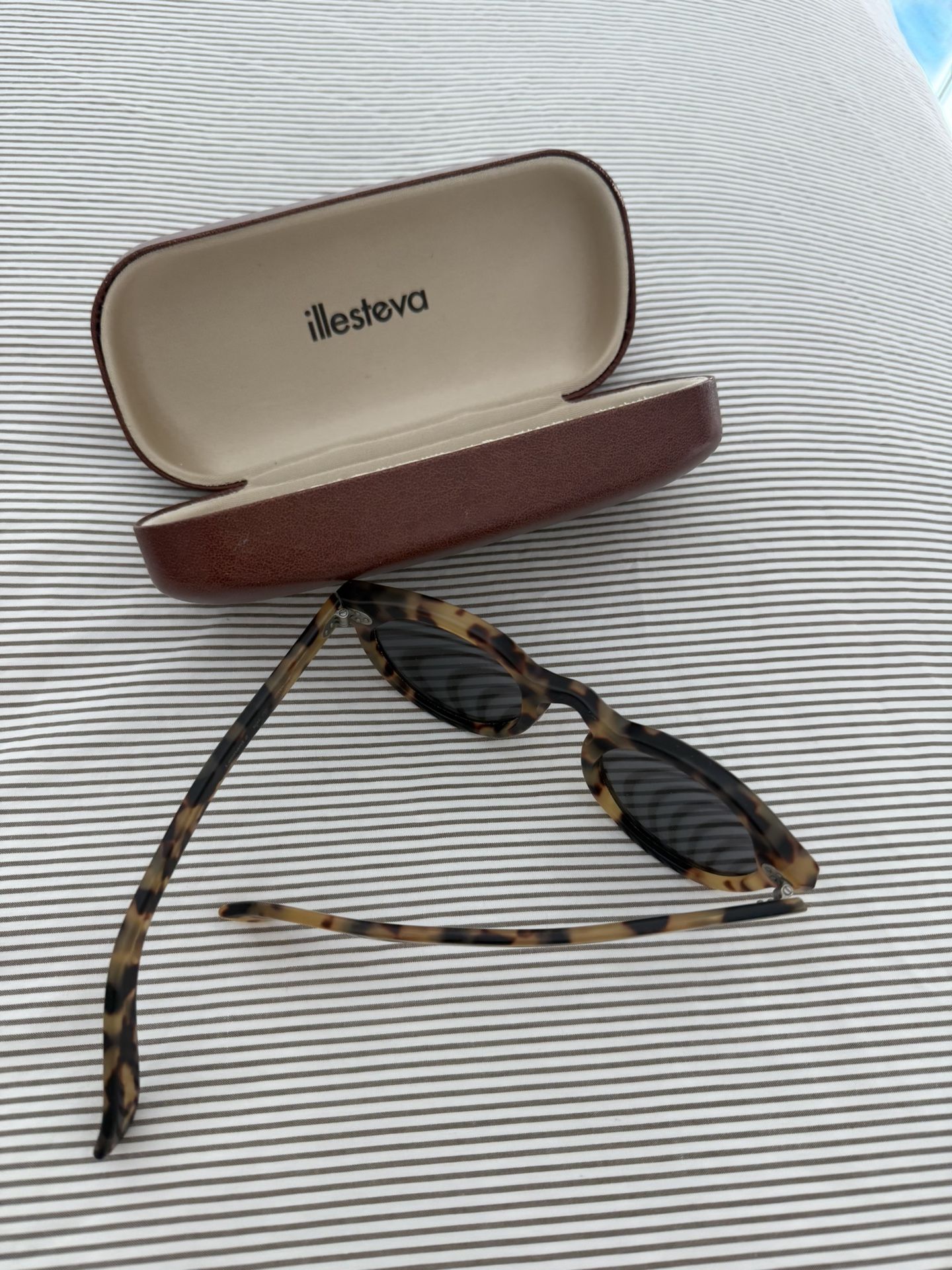 Illesteva Sunglasses - photo 4