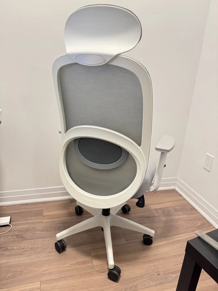 Ergonomic mesh office chair with high back and adjustable headre - photo 2