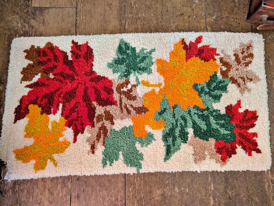 Handcrafted Vintage Hooked Rug- "Autumn Leaves" 🧡
