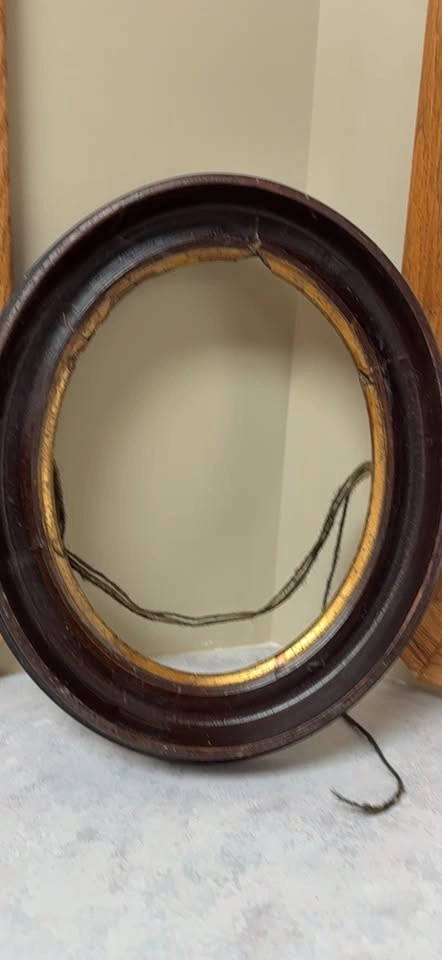 Antique Victorian, deep, oval wood picture frame - photo 2
