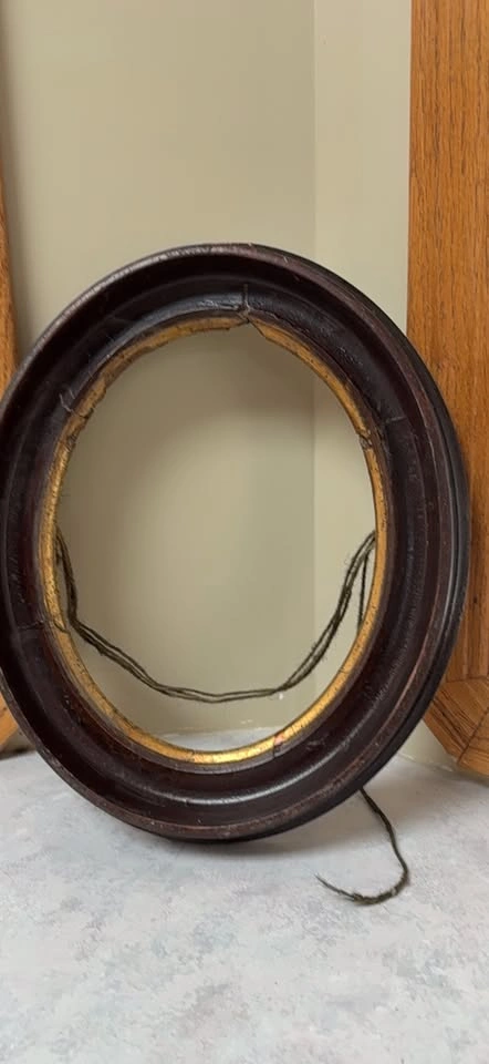 Antique Victorian, deep, oval wood picture frame - photo 3