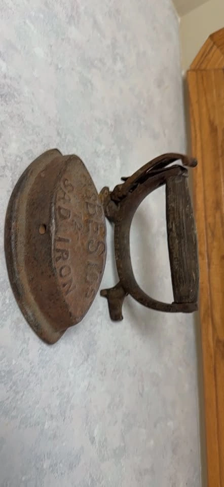Antique Asbestos Sad Iron - photo 2