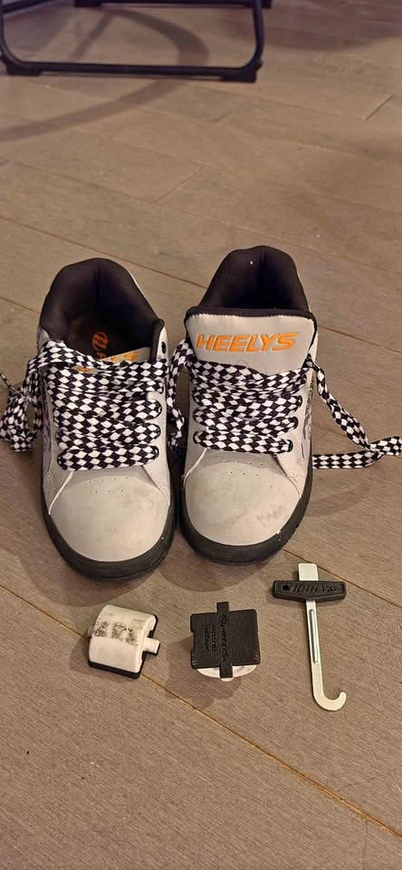 Heelys Wheeled Skate Shoes YTH 5