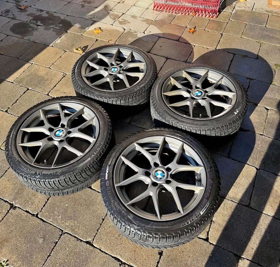 Set of 4 winter tires on 17" alloy wheels