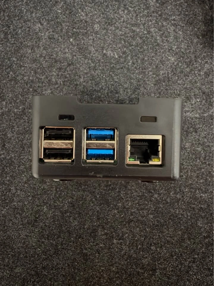 Raspberry Pi 4 Model B (4GB RAM) with case and heatsinks - photo 3