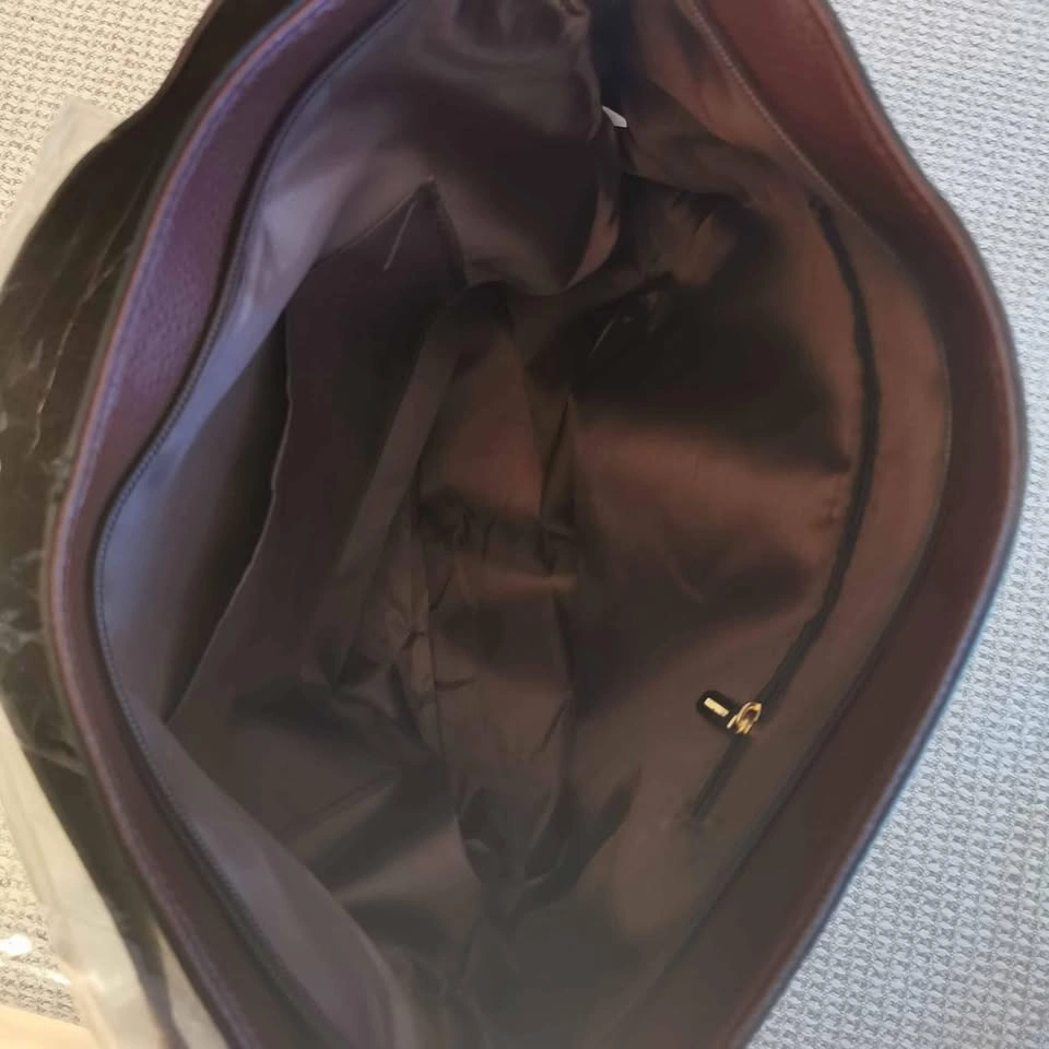 Like New Women's Large Glossy Black Bag - photo 4