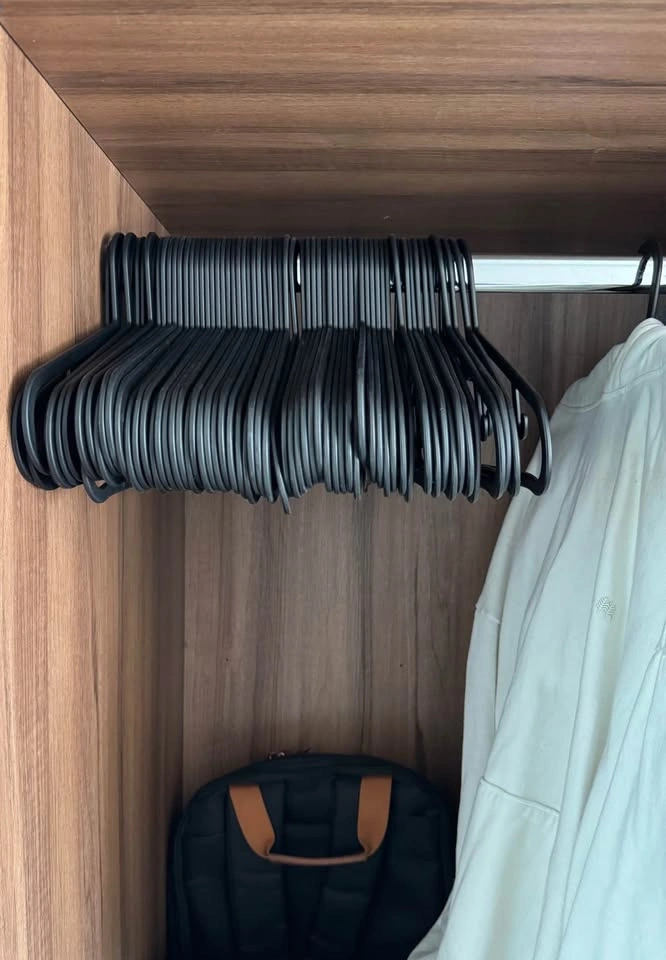 Bulk Black Plastic Clothing Hangers - photo 2