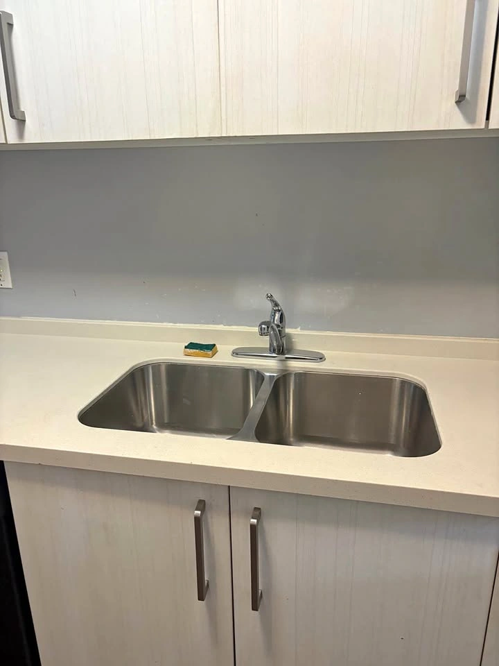 5 Beds 2 Baths - Townhouse