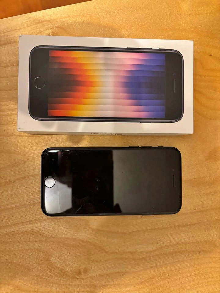 iPhone SE (3rd Gen, 2022) 64GB Unlocked — Midnight