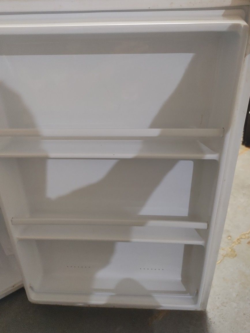 Sears Kenmore Mini Upright Freezer - Good Clean Condition - photo 3