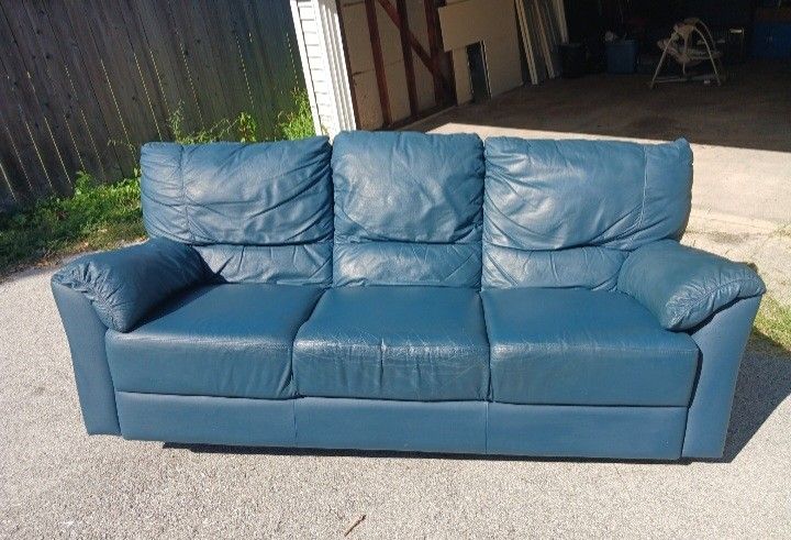 Super Comfy Leather Blue Couch Excellent Condition - photo 4