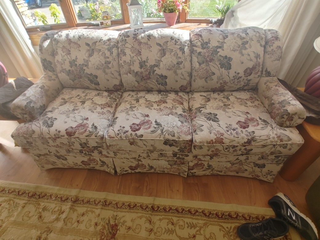 Sofa Sleeper Couch, Loveseat & Outdoor Wicker Furniture - photo 2