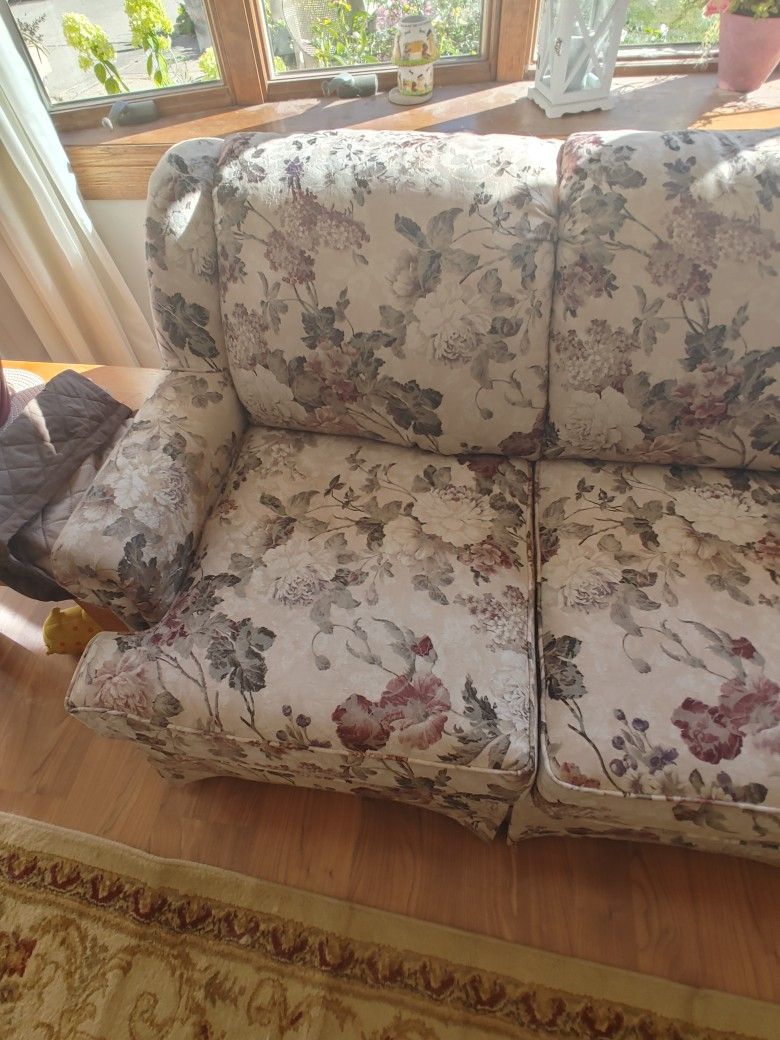 Sofa Sleeper Couch, Loveseat & Outdoor Wicker Furniture - photo 4