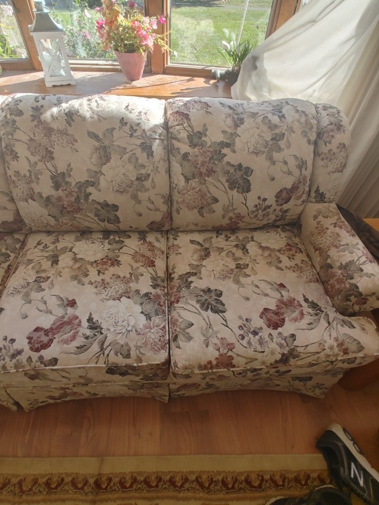 Sofa Sleeper Couch, Loveseat & Outdoor Wicker Furniture - photo 5