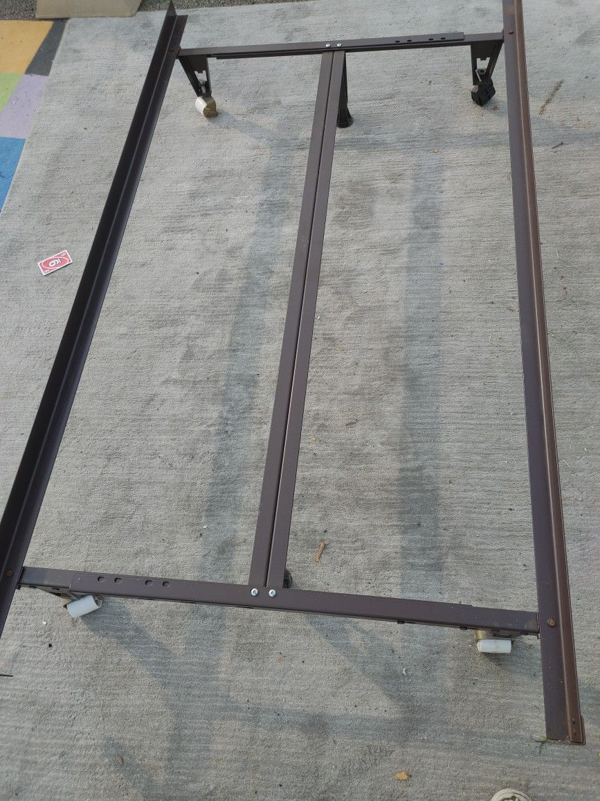 Metal Bed Frames and Canopy Bed