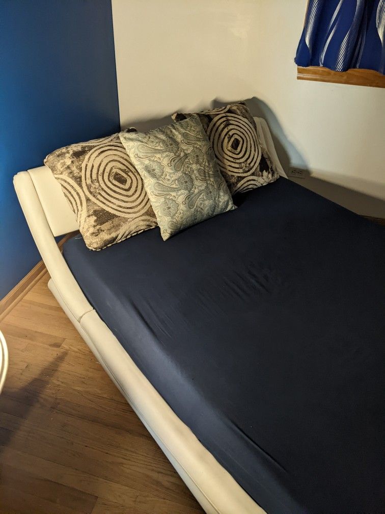 Small Recliner, Full Size Wave Bed, and Office Chair - photo 2