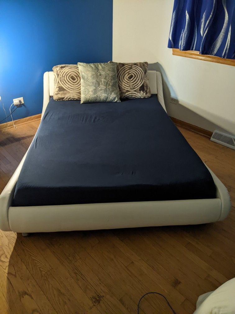 Small Recliner, Full Size Wave Bed, and Office Chair - photo 5
