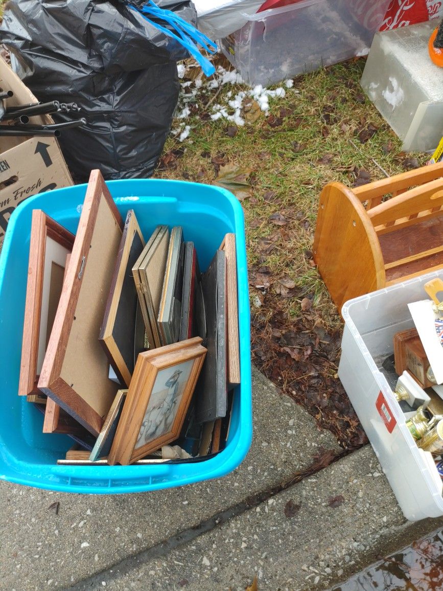 Curb Alert: Free Picture Frames, Trophies, and Utility Cart - photo 2