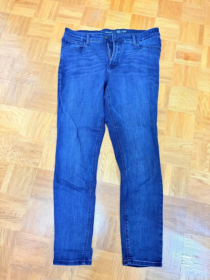 Old Navy dark wash rockstar jeans