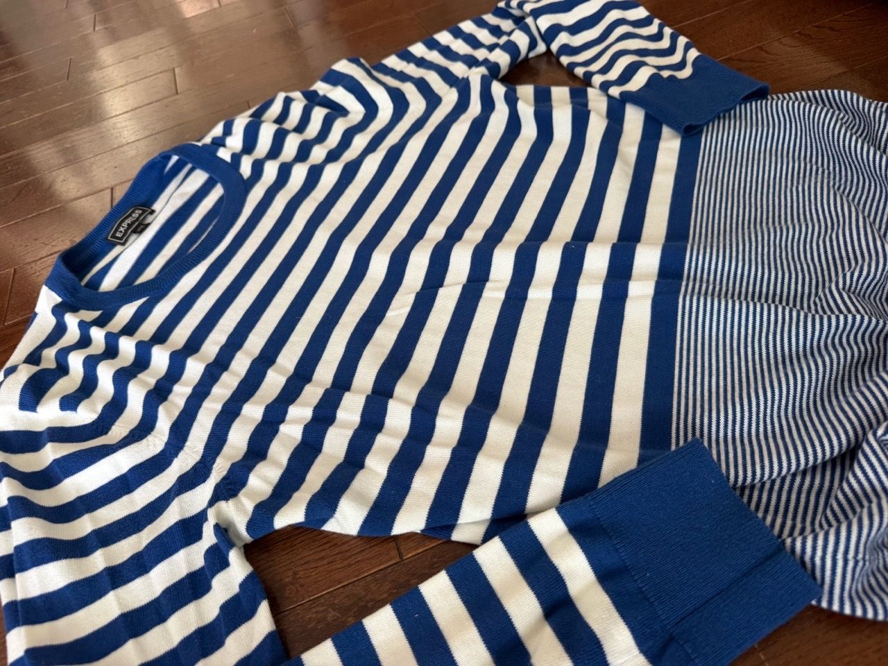 Men’s LG Express Blue & White Striped Crewneck Sweater - photo 3