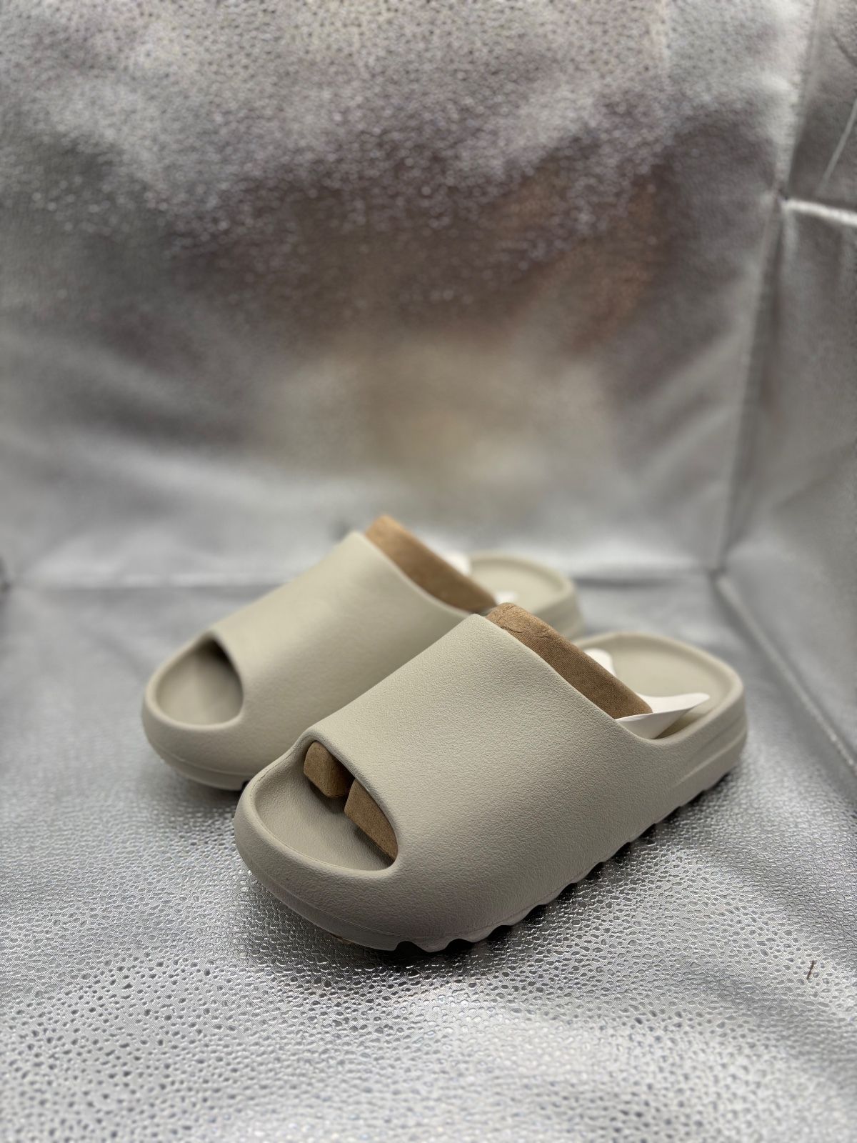 YS-01 cream yeezy slide size 7