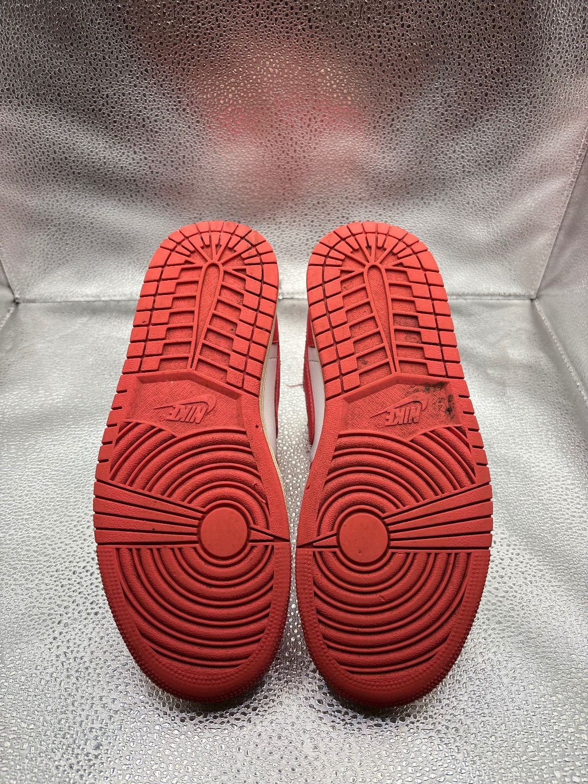 Air Jordan 1 Mid "Strawberries and Cream" - photo 3