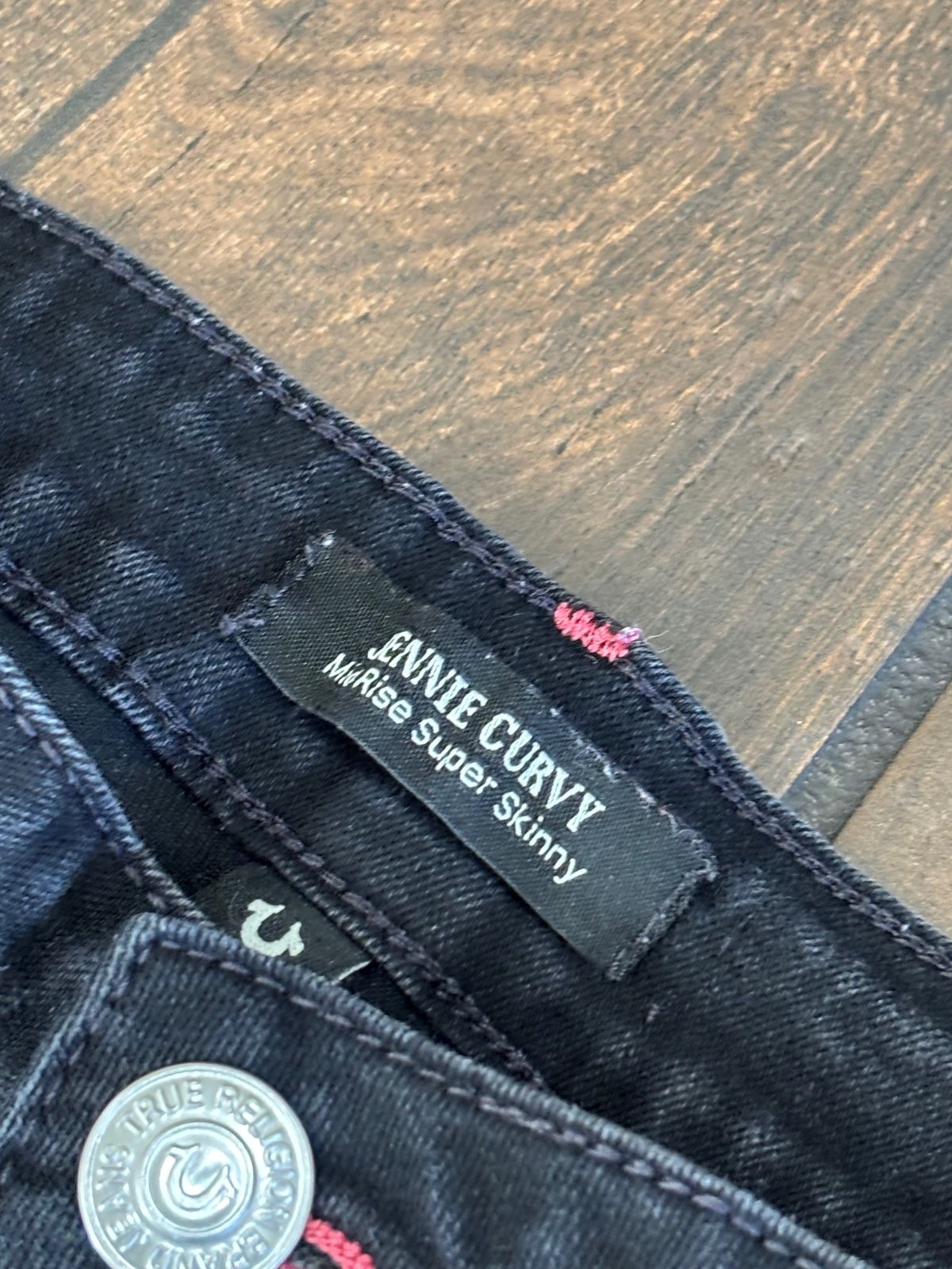 True religion black denim jeans with pink stitching - photo 3