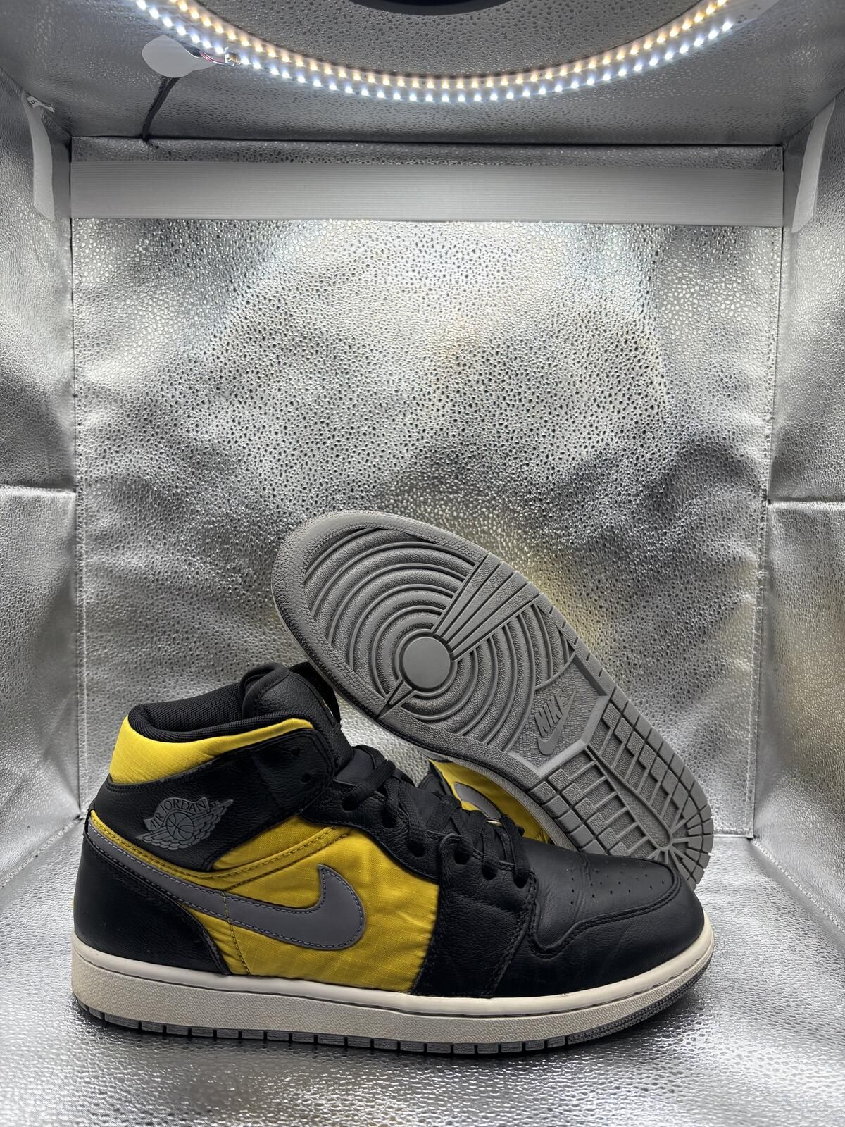 Air Jordan 1 mid black speed yellow