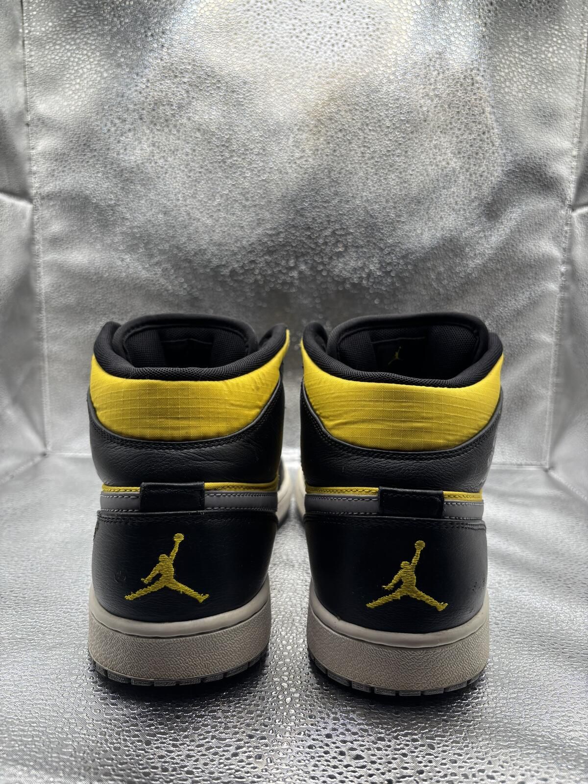 Air Jordan 1 mid black speed yellow - photo 4