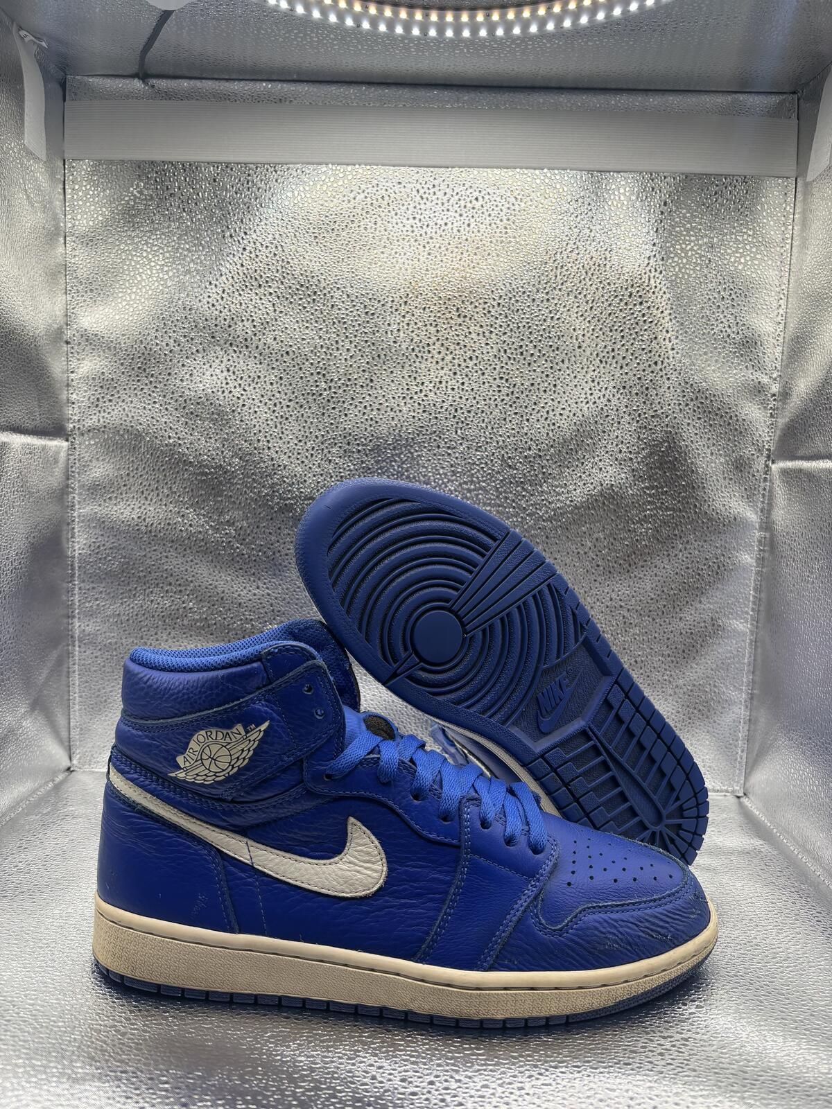 Air Jordan 1 High Hyper Royal