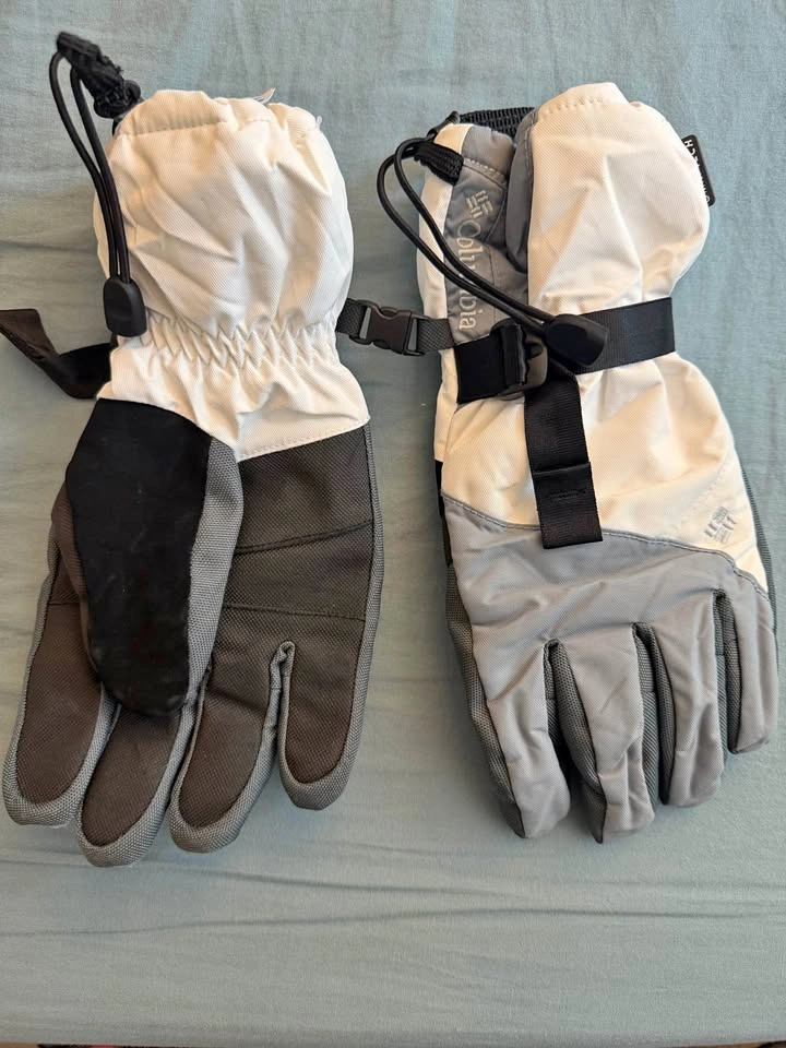 Women’s large Columbia Ski Gloves