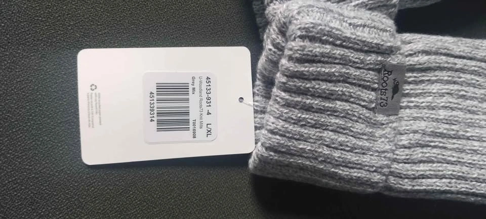 Roots Unisex mittens New with tags - photo 2