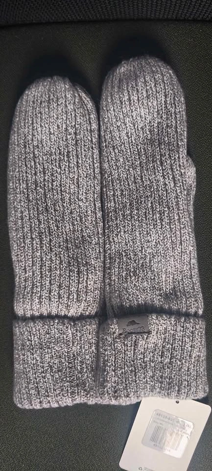Roots Unisex mittens New with tags - photo 3