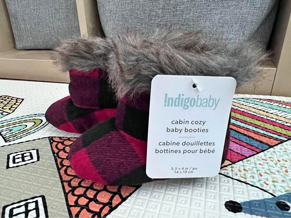 NWT buffalo plaid baby booties