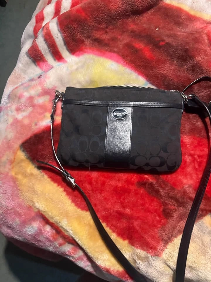 Coach wristlet and over the shoulder - photo 2