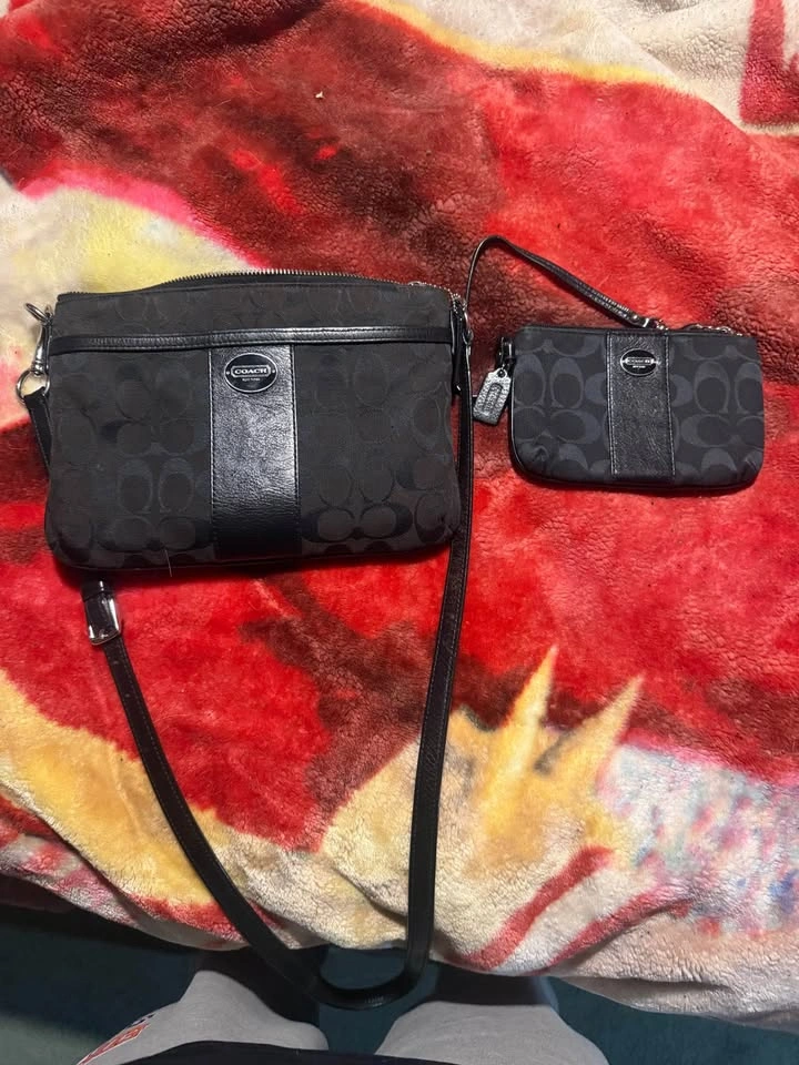 Coach wristlet and over the shoulder - photo 4