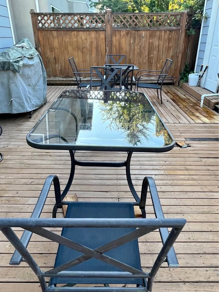 Outdoor Patio furniture set / table & chairs