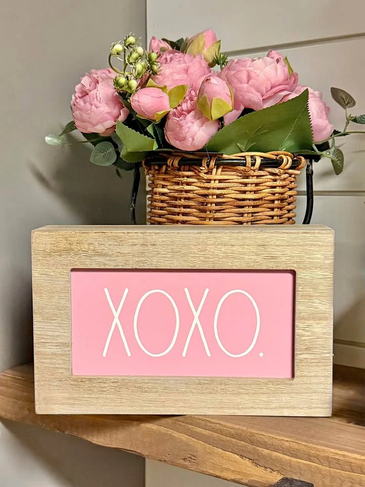 Rae Dunn XOXO wood sign
