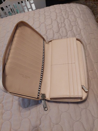 Henri BENDEL New York Zip Around Clutch - photo 4