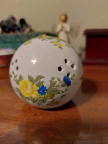 Pretty Popourri Ball With Cord And Plug Intact, Porcelain - photo 2