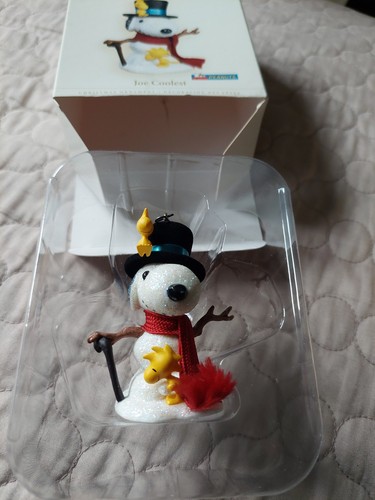 2006 JOE COOLEST Hallmark Snoopy Ornament In Box - photo 2